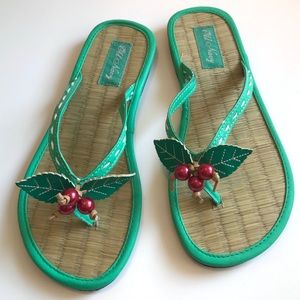 Seagrass Boho Flip Flop Sandals, Green Leaves & Red Beaded Berries, vtg Old Navy